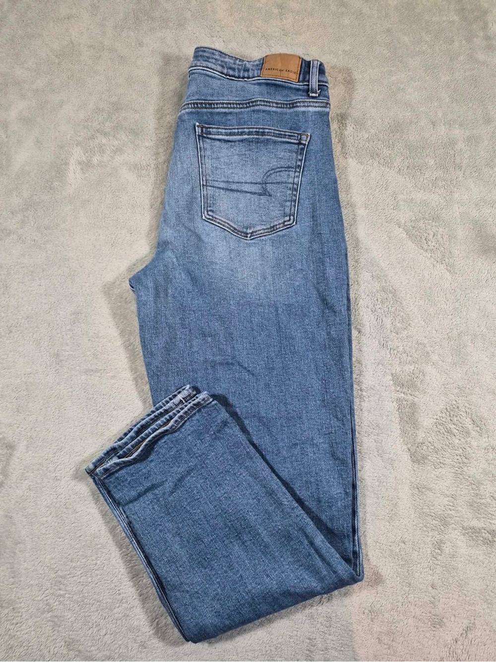 American Eagle High Rise Mom Jeans Light Wash Size 8 Regular